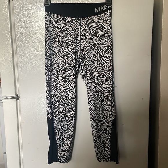 Nike Pro Small White and Black Performance Leggings - Picture 1 of 5